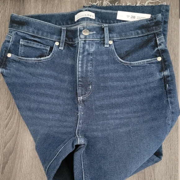 Loft Crop Cut Off Jeans - Picture 2 of 7